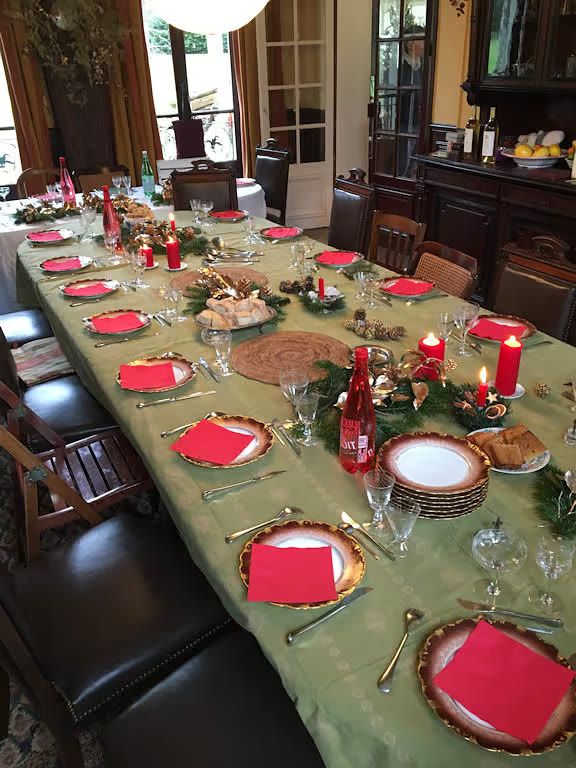 Eetkamer met lange tafel