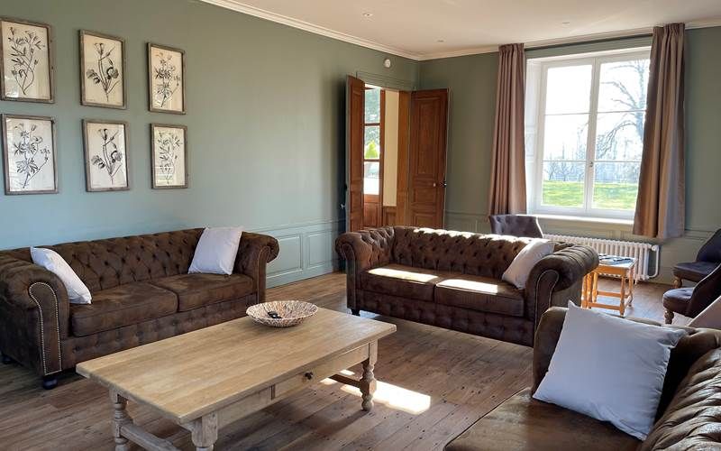 Bibliotheek / salon met piano